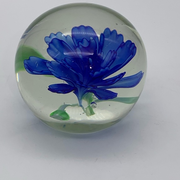 Beautiful Cobalt Blue & White Peony Handblown Art Glass Vintage Paperweight - Picture 5 of 9